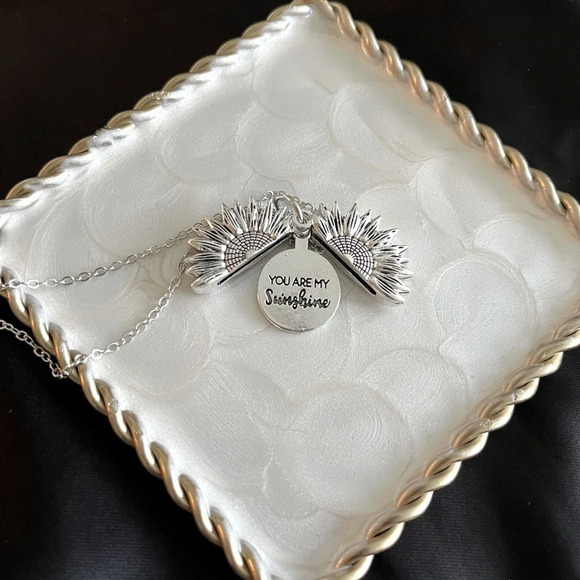 Source Unknown Jewelry - “You Are My Sunshine” Women’s Sunflower Pendant Necklace NWOT